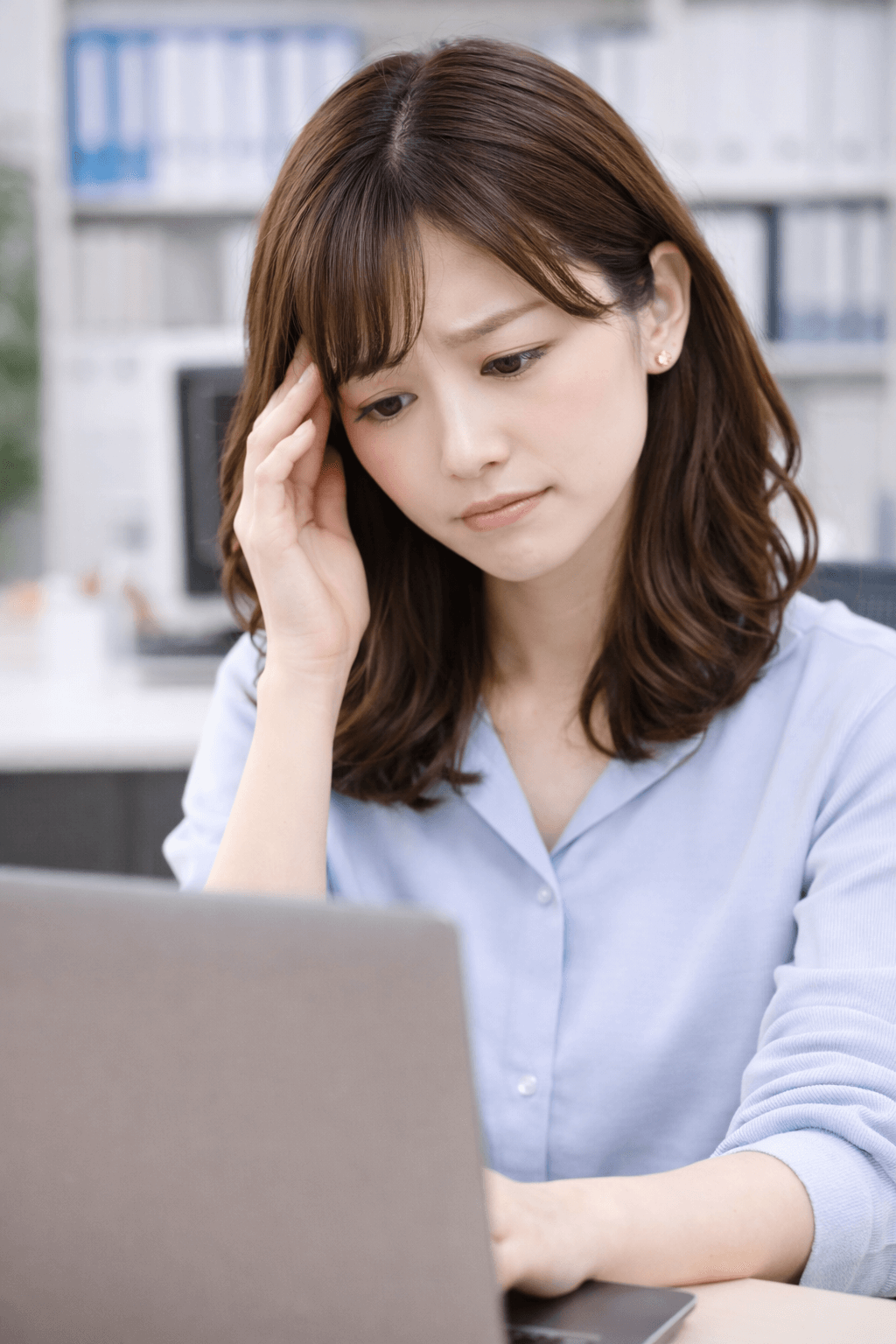 困っている女性